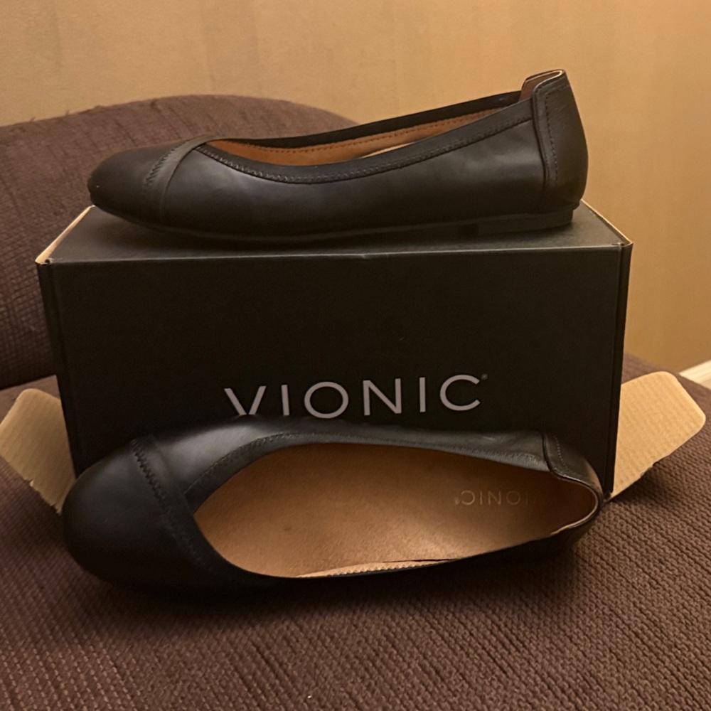 Vionic Women's Classic Black Flats